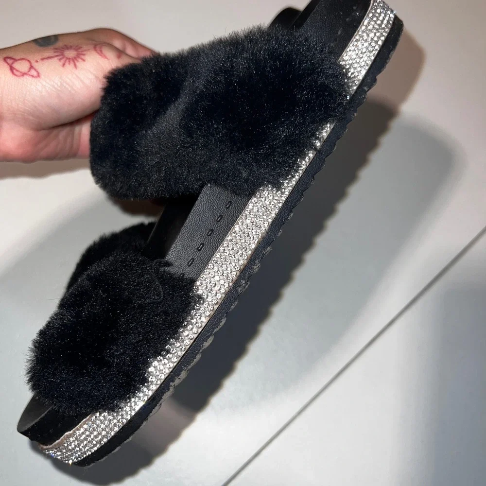 Mudd Fuzzy Slide Sandals‎ Rhinestone Detail Slip On Shoes Size 7